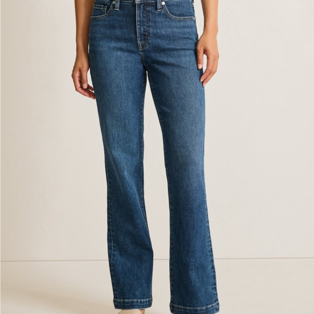Tommy Bahama Mid-Rise Flare Jeans, Size 4 – Stylish & Flattering Fit